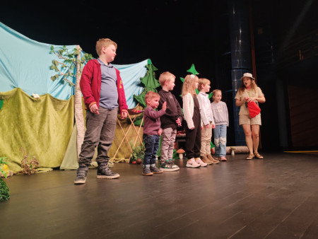 Průzkumníci v lese